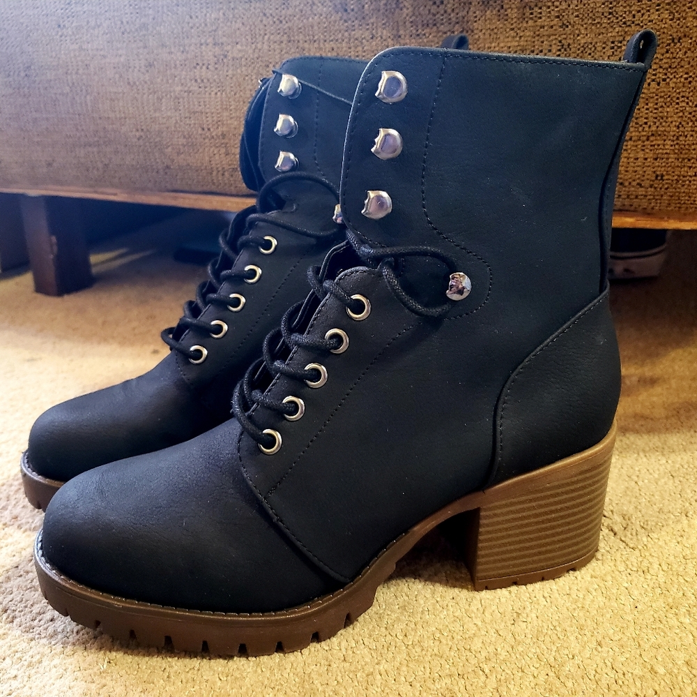 Combat boots